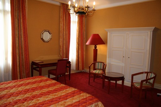 Cozy design dintérieur de appartement part 1 Blanc et orange-moderne-minimaliste-appartement -chambre-avec-modulaire de meubles-set